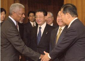 U.N. chief Annan meets with Japan's ruling coalition leaders